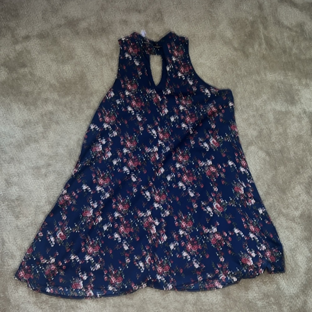 Dress - Picture 3 of 3